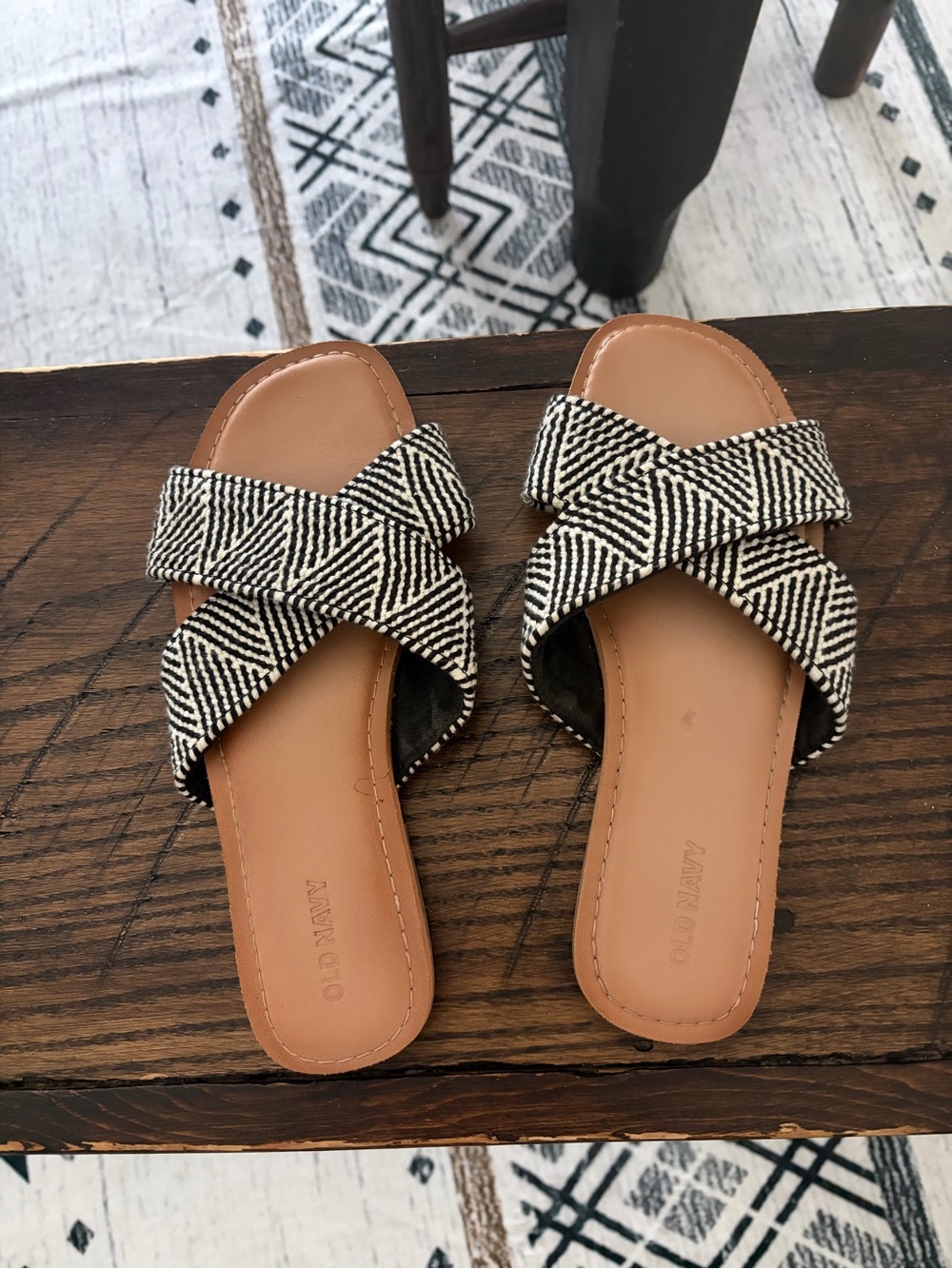 Old Navy Black & Tan Crossband Slide Sandals